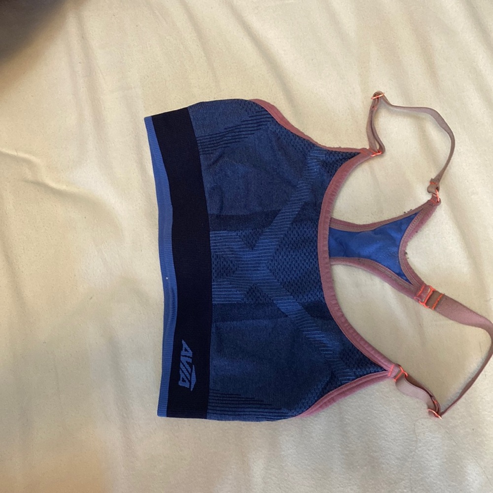 sports bra